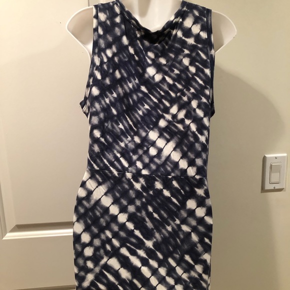 NWOT Love Fire-blue and white faux wrap dress size Large - Picture 4 of 6
